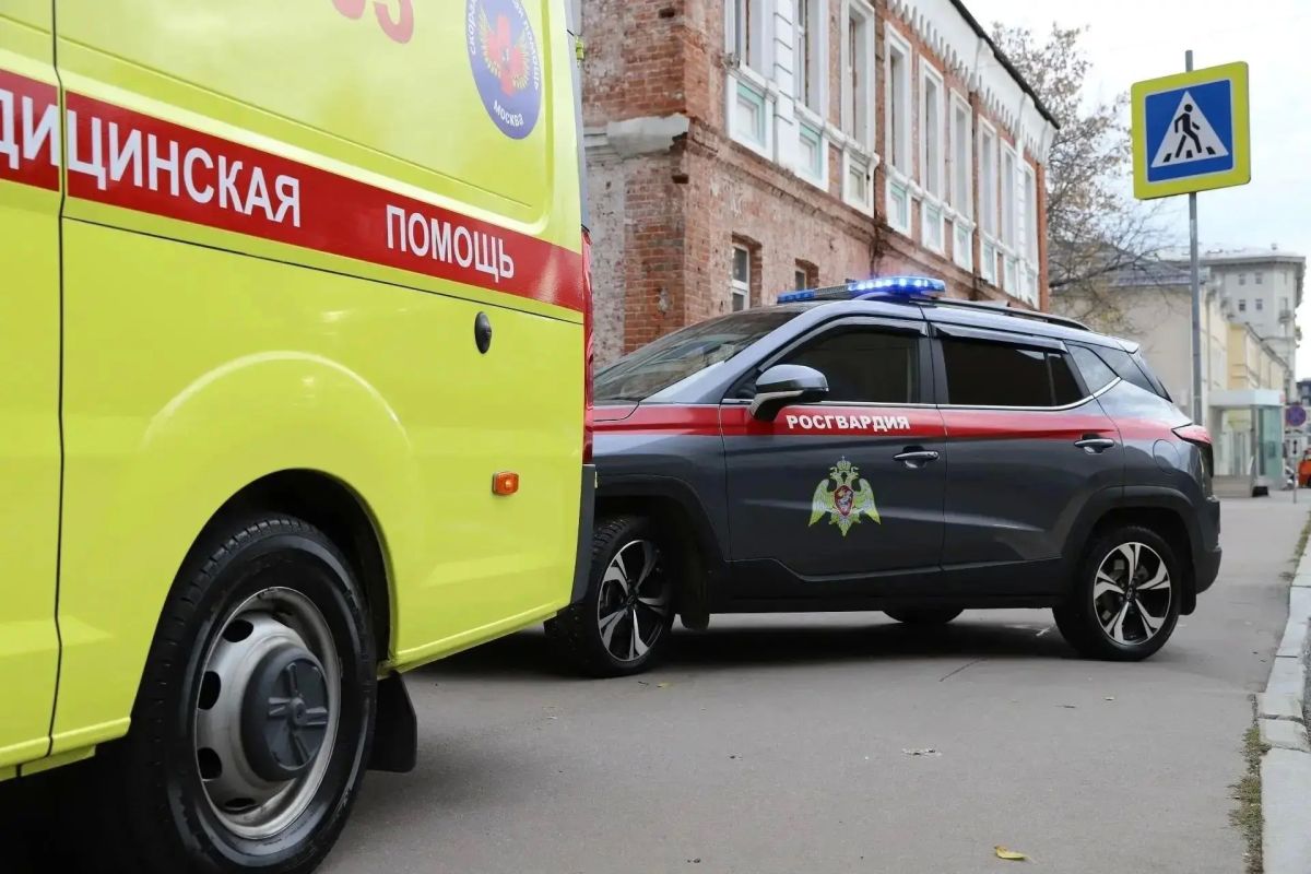 Два спасения за сутки: сотрудники Росгвардии пришли на помощь гражданам Первое происшествие случилось в центре Москвы на Комсомольской площади. Благодаря быстрой реакции московских росгвардейцев удалось стабилизировать... Два спасения за сутки: сотрудники Росгвардии пришли на помощь гражданам Первое происшествие случилось в центре Москвы на Комсомольской площади. Благодаря быстрой реакции московских росгвардейцев удалось стабилизировать...