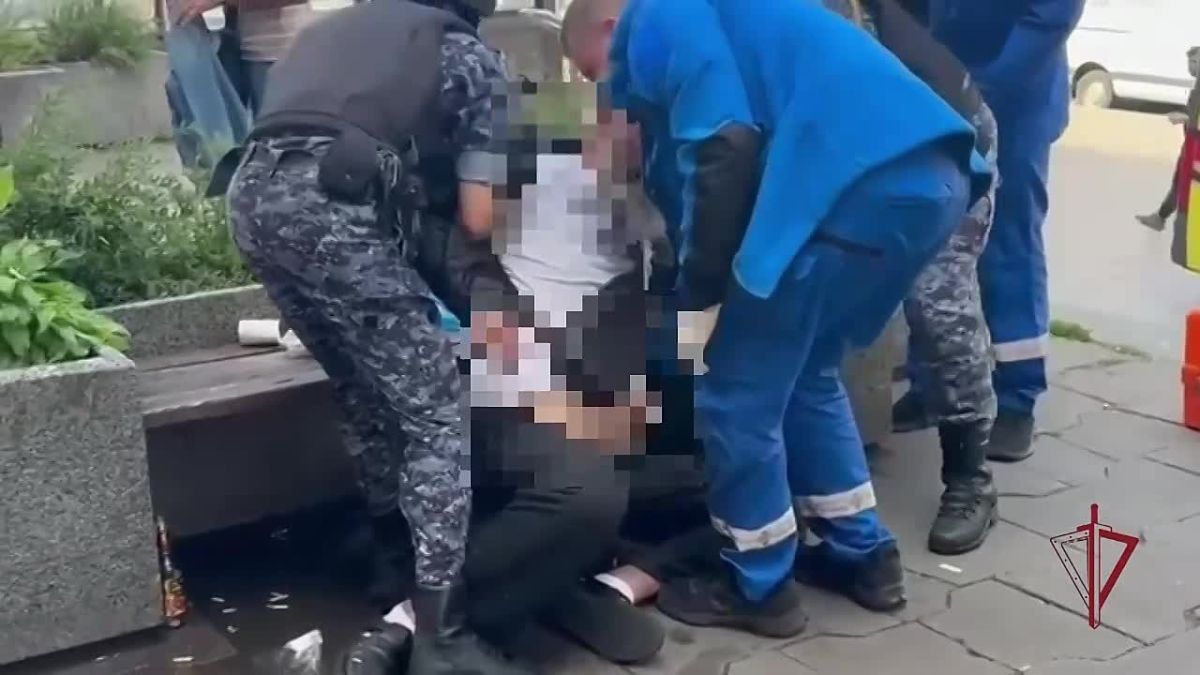 Два спасения за сутки: сотрудники Росгвардии пришли на помощь гражданам Первое происшествие случилось в центре Москвы на Комсомольской площади. Благодаря быстрой реакции московских росгвардейцев удалось стабилизировать...
