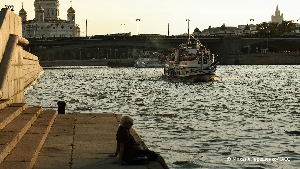 Вода в реках Московского региона начала остывать, но пока довольно медленно — ее температура составляет 16-20 градусов, сообщили ТАСС в Гидрометцентре