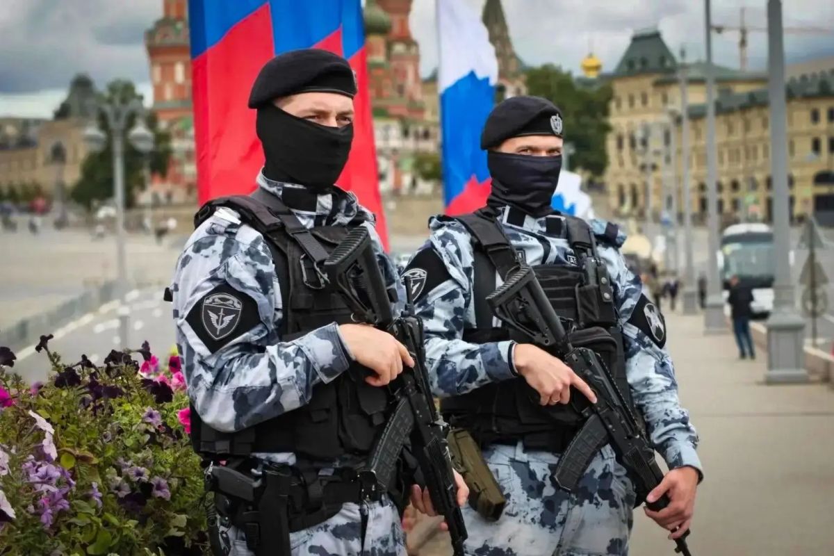 22 августа, ежегодно, отмечается День Государственного флага Российской Федерации - официального символа страны, наряду с гербом и гимном 22 августа, ежегодно, отмечается День Государственного флага Российской Федерации - официального символа страны, наряду с гербом и гимном
