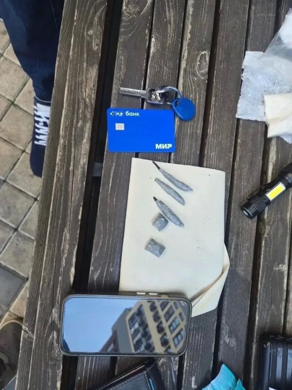 В Новой Москве полицейские задержали мужчину с 26 свертками синтетических наркотиков
