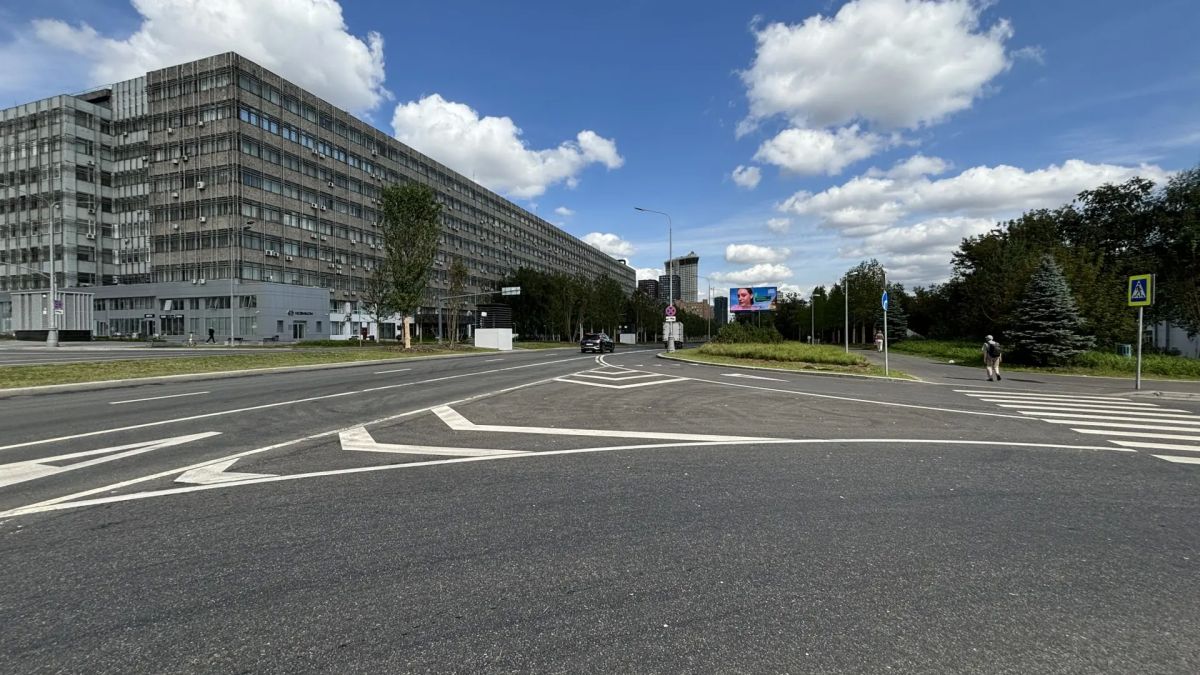 За «Чародейкой» по новому асфальту: дорожное покрытие отремонтировали в Хлебобулочном проезде #ЮЗАО За «Чародейкой» по новому асфальту: дорожное покрытие отремонтировали в Хлебобулочном проезде #ЮЗАО