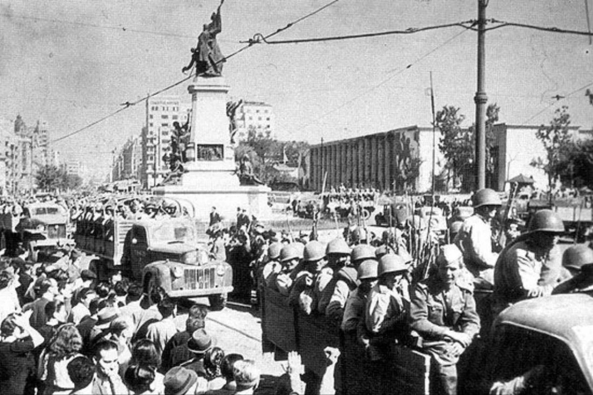 День в истории. 24 августа 1944 года советские войска освободили от немецко-румынских захватчиков Кишинёв, а ровно через год, 24 августа 1945 года, Красная армия очистила Пхеньян от японских милитаристов День в истории. 24 августа 1944 года советские войска освободили от немецко-румынских захватчиков Кишинёв, а ровно через год, 24 августа 1945 года, Красная армия очистила Пхеньян от японских милитаристов