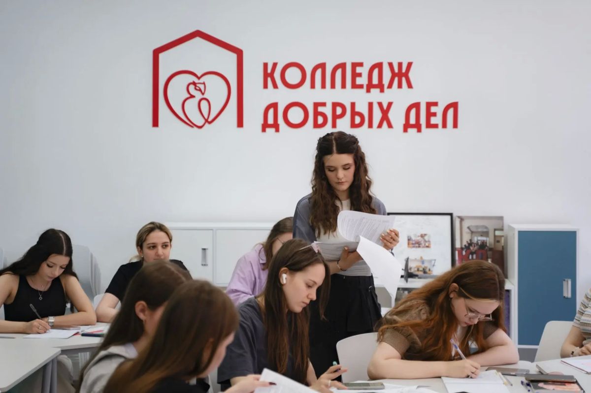 Учим помогать людям. Сегодняшнее поколение молодежи более амбициозное и открытое к новым идеям и вызовам Учим помогать людям. Сегодняшнее поколение молодежи более амбициозное и открытое к новым идеям и вызовам