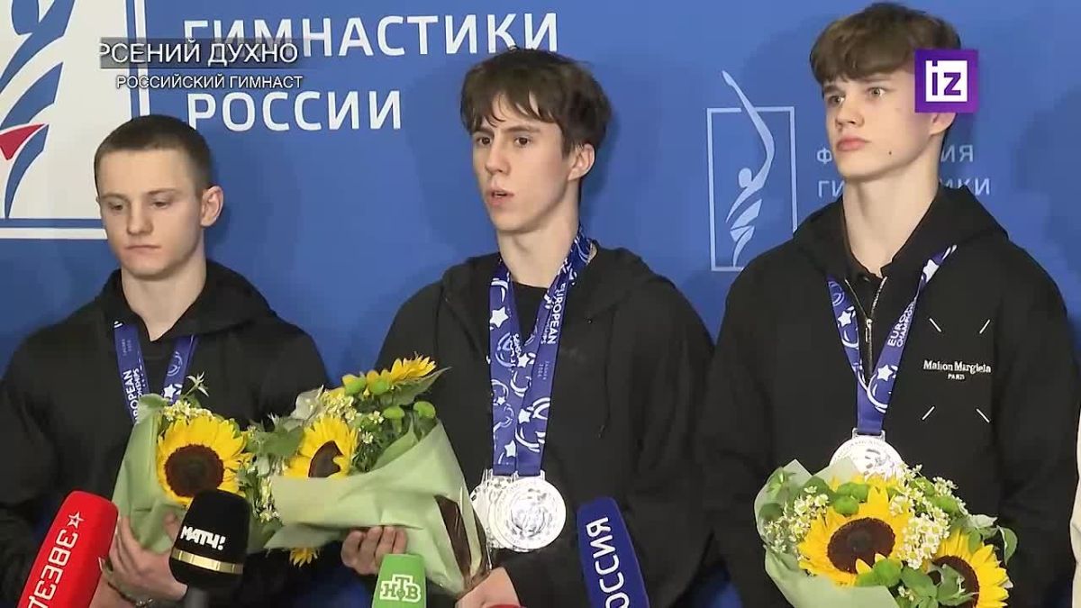 "Мы справились очень хорошо": мужская сборная России по спортивной гимнастике вернулась в Москву после выступления на чемпионате Европы в Хорватии