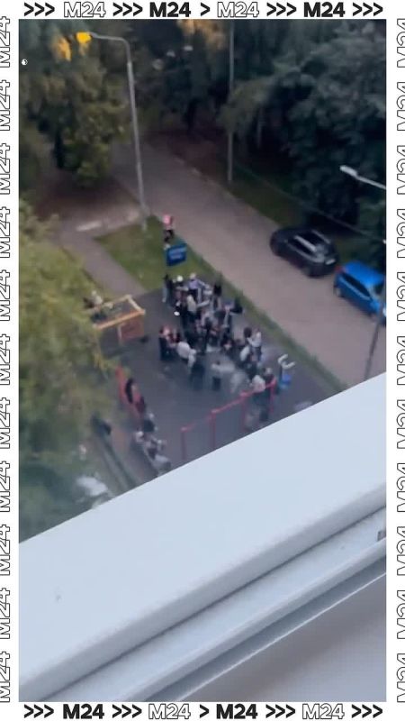 Толпа подростков захватила двор в Люберцах