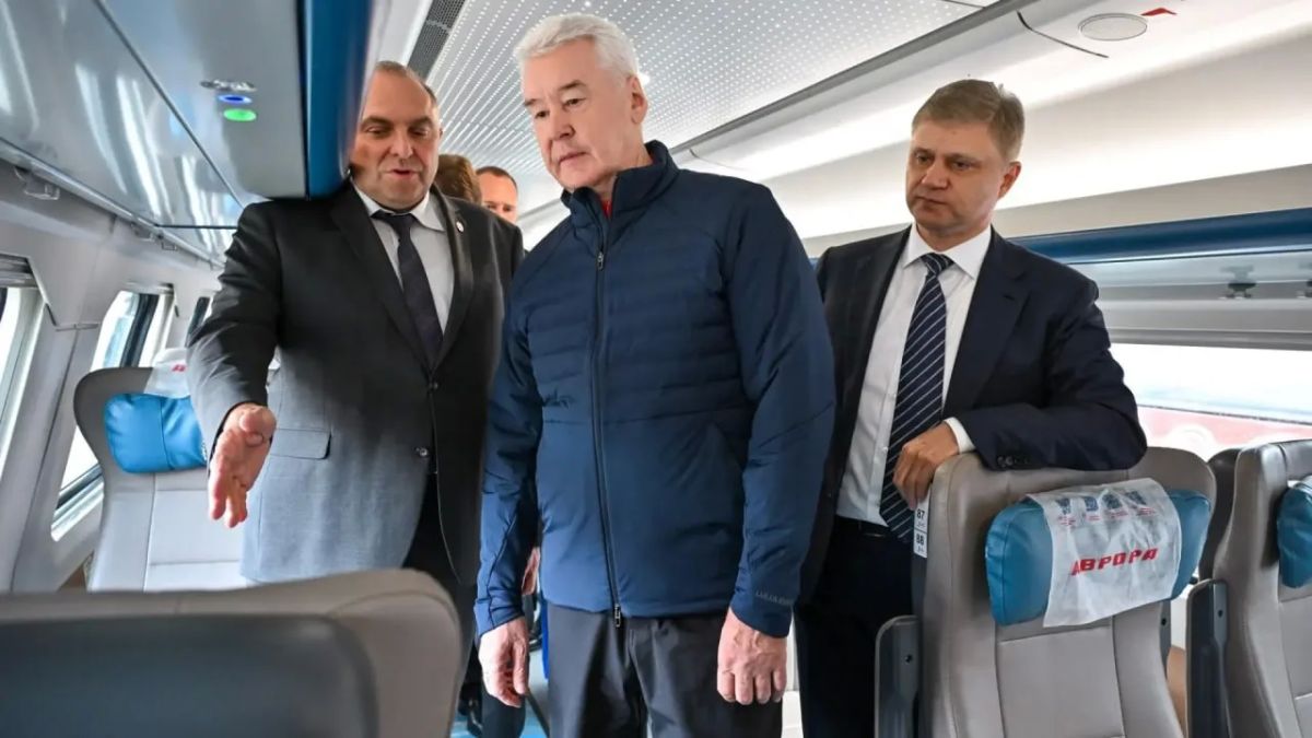 Мэр Москвы Сергей Собянин и генеральный директор — председатель правления ОАО “РЖД” Олег Белозеров приняли участие в презентации двухэтажного пассажирского поезда, который 26 августа выйдет на маршрут Москва — Ярославль