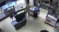 Иностранец прилетал в Москву и каждый раз обворовывал магазин