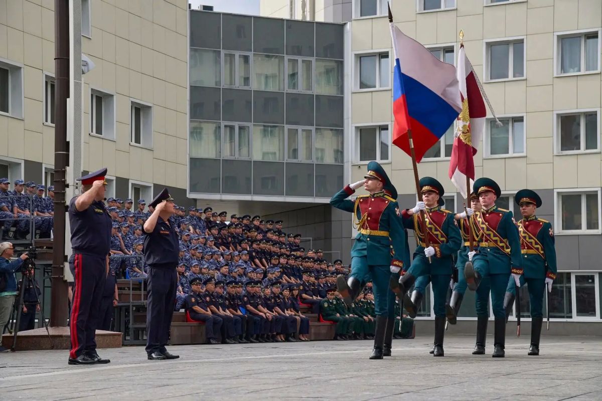 Боевые приёмы борьбы, навыки задержания преступников, эстафета в бассейне, полоса препятствий, подтягивание на перекладине