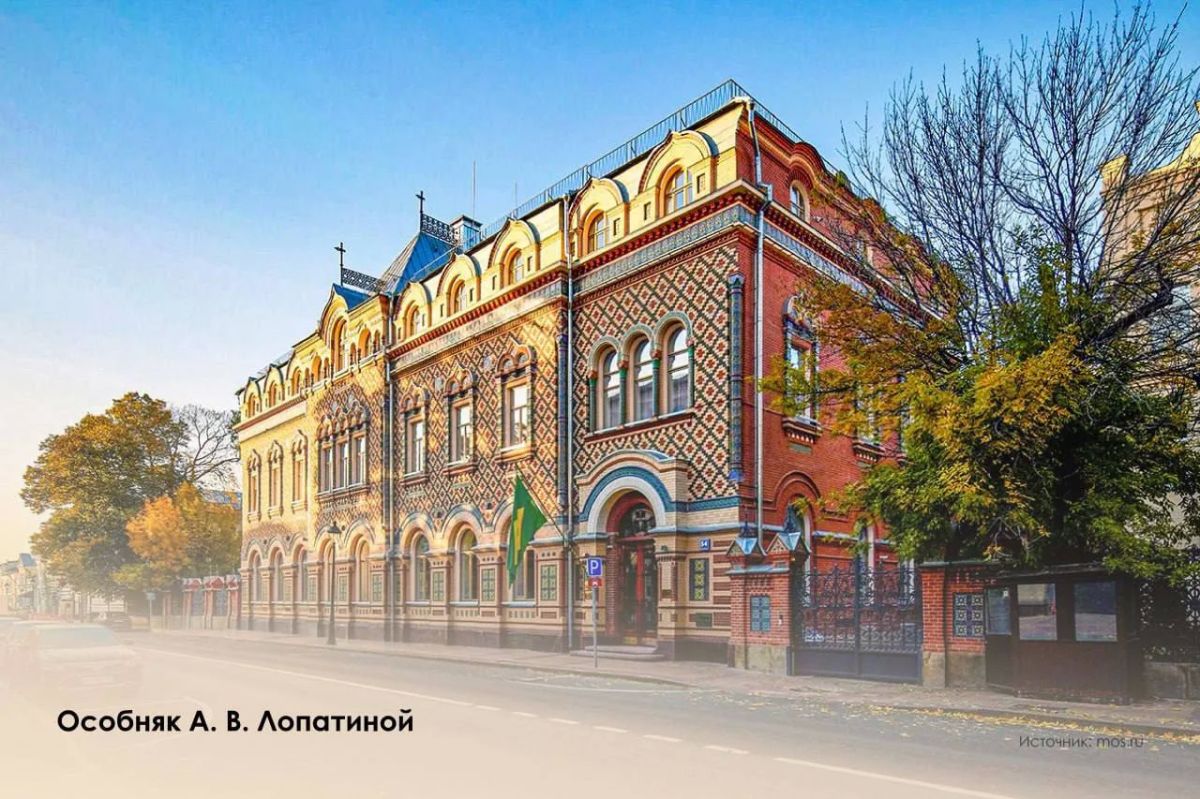 Язык архитектуры: ризалит. Рубрика «Язык архитектуры» знакомит с архитектурными терминами через здания разных эпох и показывает, как приёмы, придуманные столетия назад, продолжают работать в современной архитектуре Язык архитектуры: ризалит. Рубрика «Язык архитектуры» знакомит с архитектурными терминами через здания разных эпох и показывает, как приёмы, придуманные столетия назад, продолжают работать в современной архитектуре