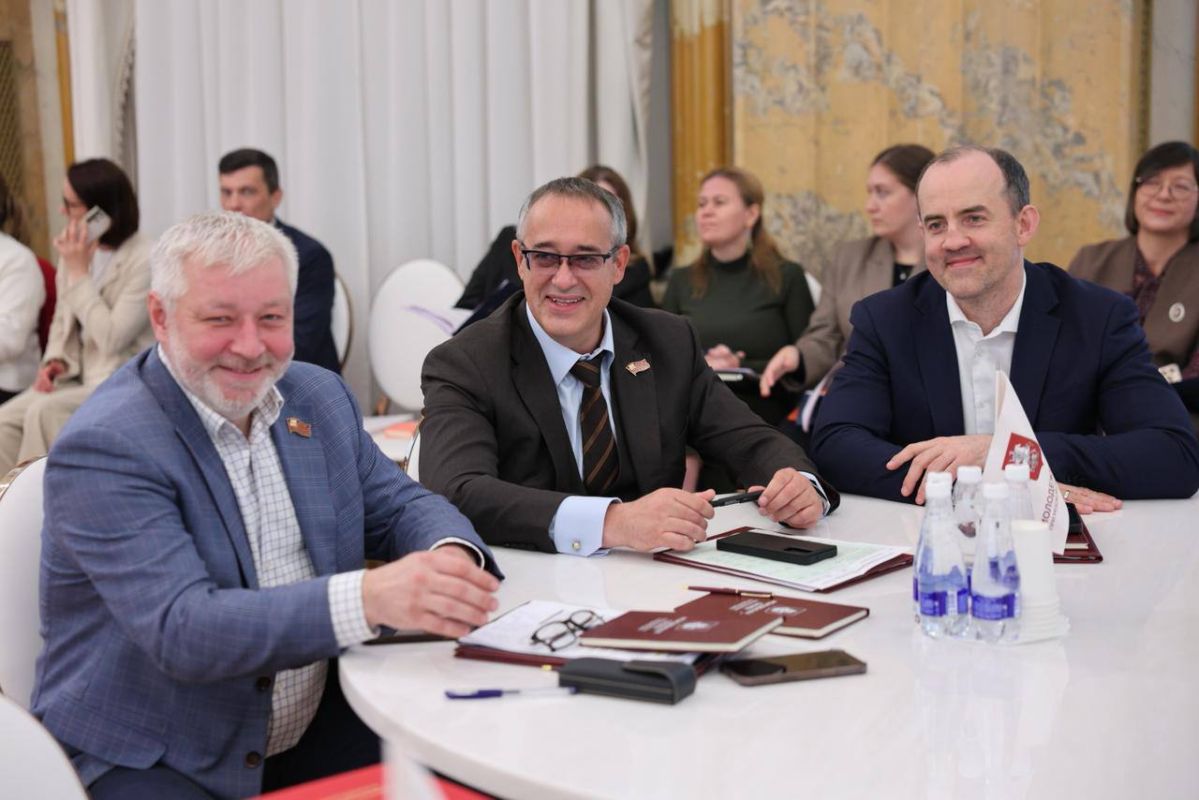 Алексей Шапошников: Члены Молодёжного парламента представили свои проекты и уже начали их разбирать – с задачами, сроками, ответственными и ожидаемым результатом Алексей Шапошников: Члены Молодёжного парламента представили свои проекты и уже начали их разбирать – с задачами, сроками, ответственными и ожидаемым результатом