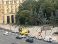 На Кутузовском проспекте внедорожник вылетел на тротуар и перевернулся, передаёт ТАСС