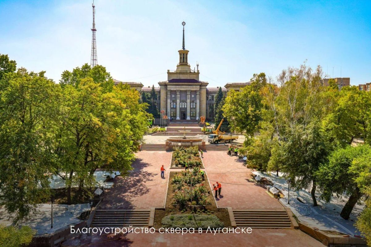Алексей Шапошников: В Донецке и Луганске московские специалисты приводят в порядок парки, скверы, дороги, тротуары, общественные пространства.
