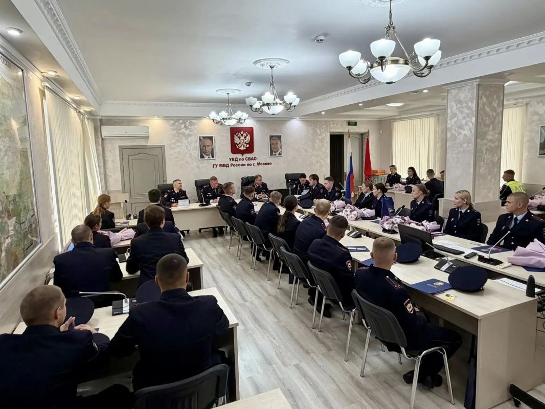 Служить и защищать: в СВАО встретили новую смену полицейских Служить и защищать: в СВАО встретили новую смену полицейских
