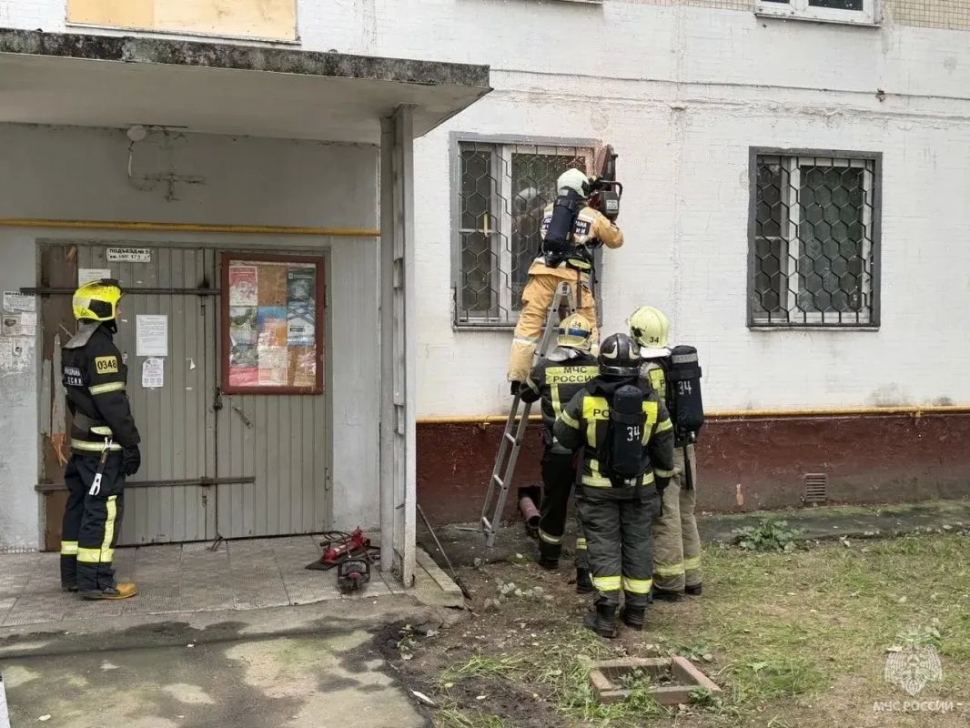 Тренировки ради спасения. В целях совершенствования профессиональной подготовки личного состава Управления по СВАО Главного управления МЧС России по г. Москве пожарно-спасательные подразделения провели практическое занятие в... Тренировки ради спасения. В целях совершенствования профессиональной подготовки личного состава Управления по СВАО Главного управления МЧС России по г. Москве пожарно-спасательные подразделения провели практическое занятие в...