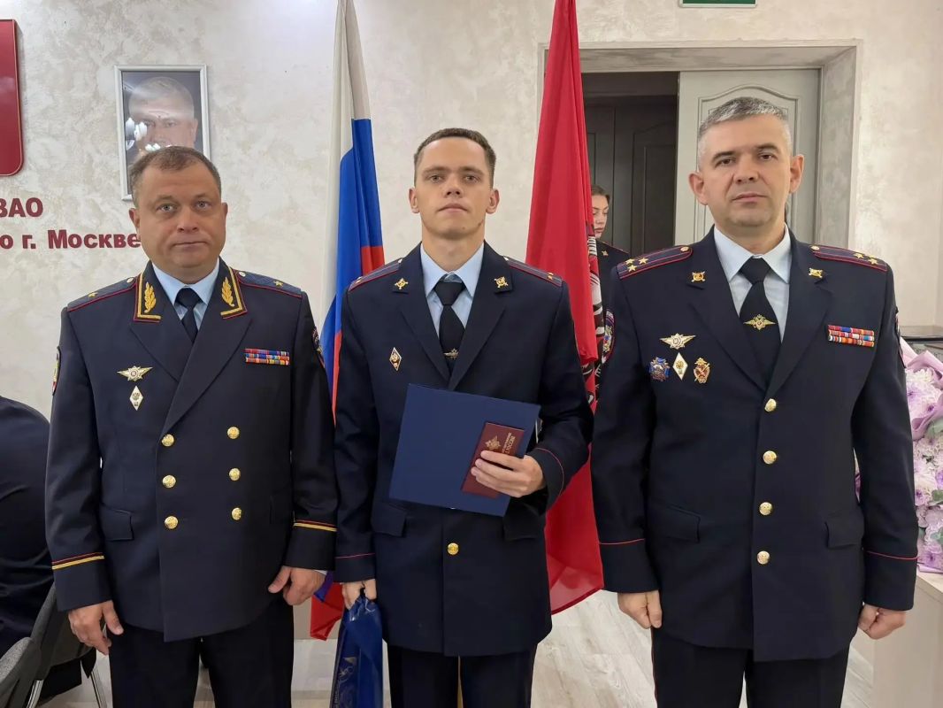 Служить и защищать: в СВАО встретили новую смену полицейских Служить и защищать: в СВАО встретили новую смену полицейских