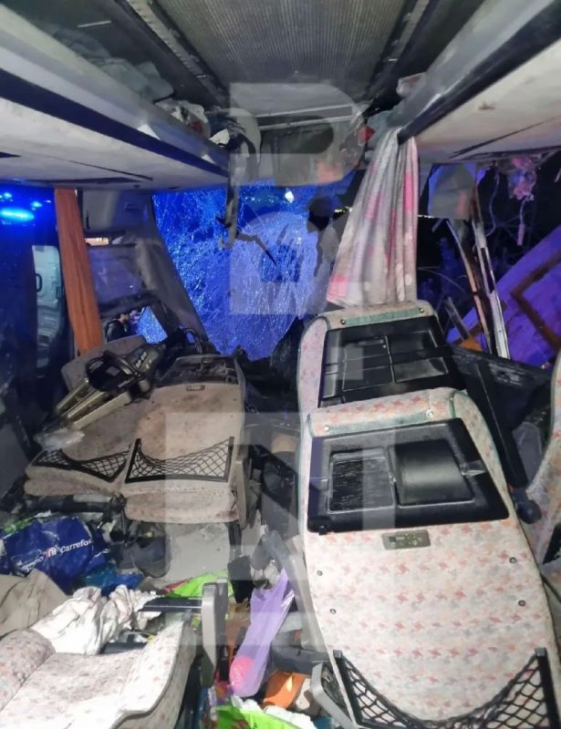 На Ставрополье произошло ДТП с автобусом и "КамАЗ"ом — пять человек погибли, 38 человек пострадали, сообщили в Госавтоинспекции региона На Ставрополье произошло ДТП с автобусом и "КамАЗ"ом — пять человек погибли, 38 человек пострадали, сообщили в Госавтоинспекции региона