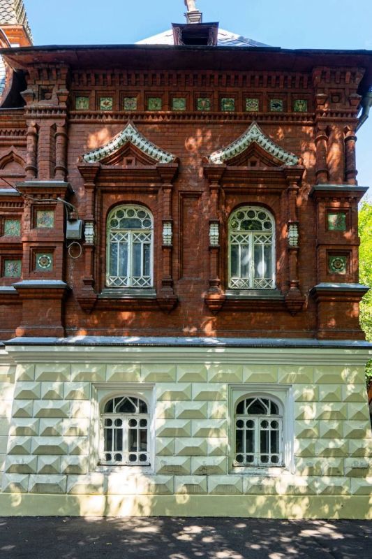 Перед вами бывшая усадьба Петра Ивановича Щукина, щедрого мецената и собирателя «русских древностей» Перед вами бывшая усадьба Петра Ивановича Щукина, щедрого мецената и собирателя «русских древностей»