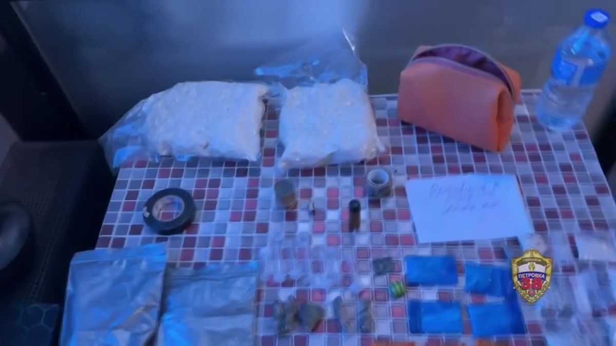 Что можно найти в дамской косметичке? Как показывает практика, не только косметику