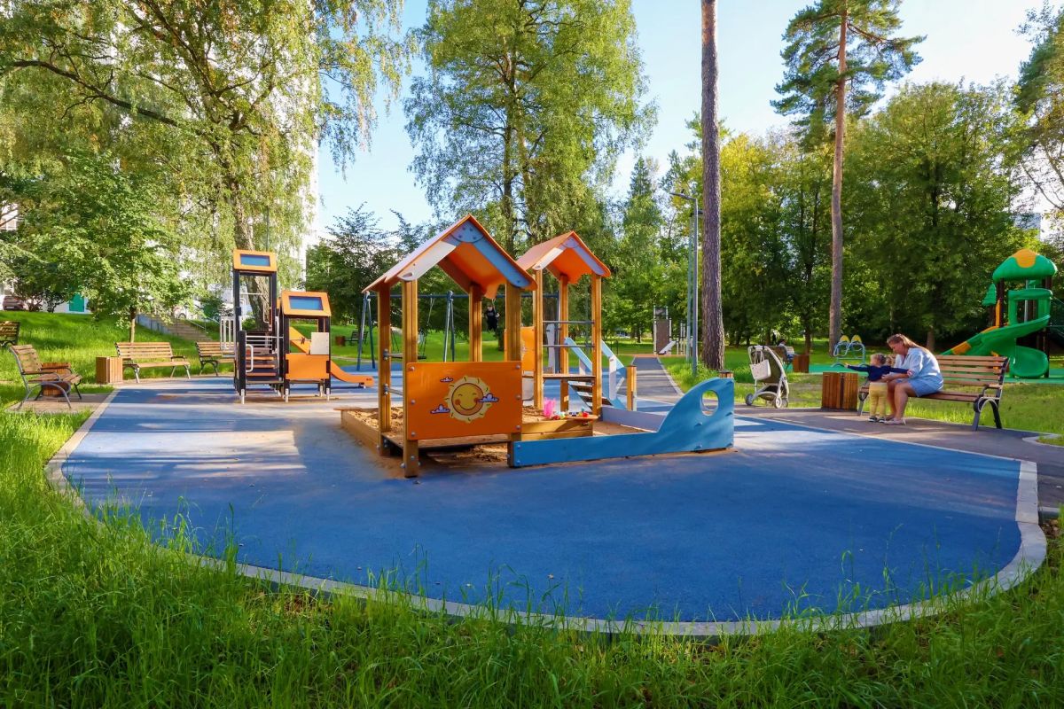 Общественное пространство с игровыми и спортивными зонами обновили в Силино #ЗелАО по решению жителей В районе Силино в Зеленограде завершили ремонт дворовой территории у корпуса 1003. Работы провели по результатам... Общественное пространство с игровыми и спортивными зонами обновили в Силино #ЗелАО по решению жителей В районе Силино в Зеленограде завершили ремонт дворовой территории у корпуса 1003. Работы провели по результатам...