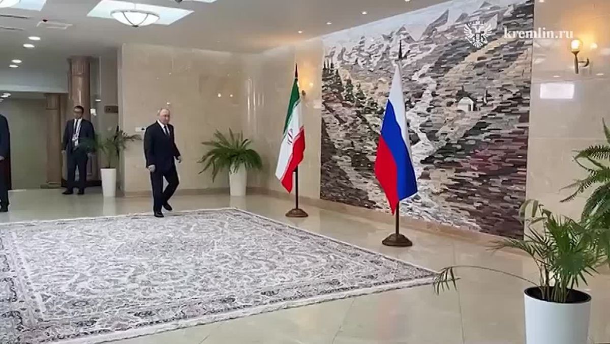 Россия оказывает Тегерану необходимую помощь в нынешний тяжёлый период, — Путин встречается с президентом Пезешкианом