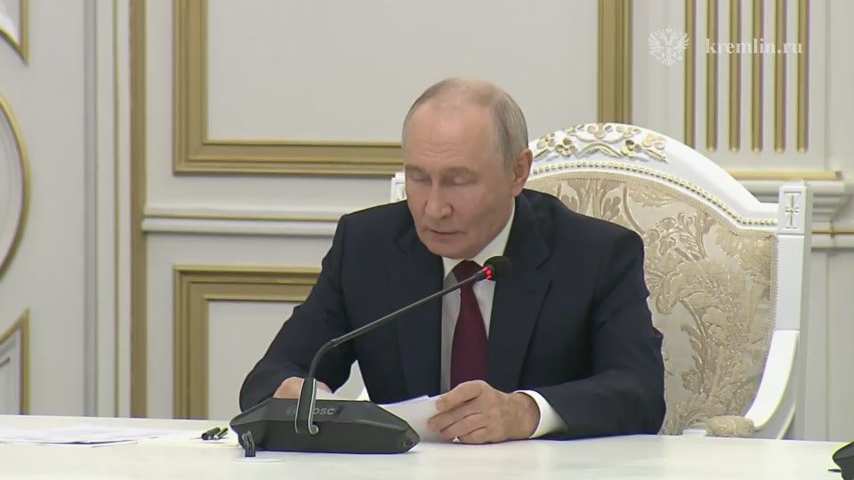 На полях саммита ШОС в Бишкеке состоялась встреча Президента России Владимира Путина с Президентом Республики Таджикистан Эмомали Рахмоном (Бишкек, 1 сентября 2026 года)