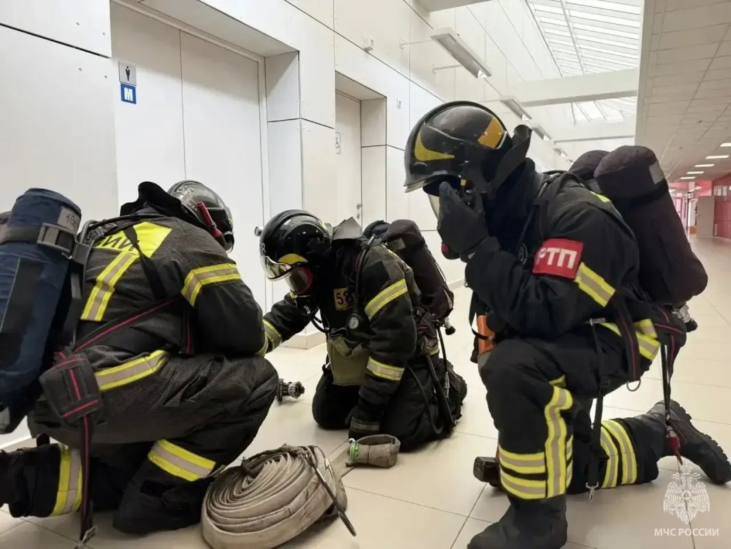 #БудниМЧС. В Северо-Западном административном округе на территории Главного управления Росгвардии по г. Москве состоялись пожарно-тактические учения #БудниМЧС. В Северо-Западном административном округе на территории Главного управления Росгвардии по г. Москве состоялись пожарно-тактические учения
