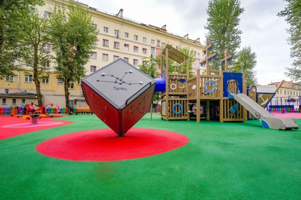 Игровой фрегат, космический городок и уличный спортзал: в Нагатинском Затоне #ЮАО создали многофункциональное общественное пространство
