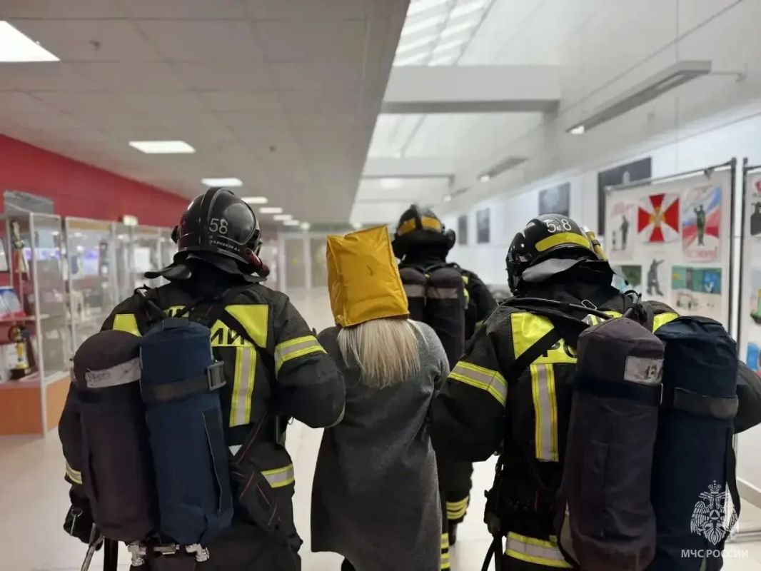 #БудниМЧС. В Северо-Западном административном округе на территории Главного управления Росгвардии по г. Москве состоялись пожарно-тактические учения #БудниМЧС. В Северо-Западном административном округе на территории Главного управления Росгвардии по г. Москве состоялись пожарно-тактические учения