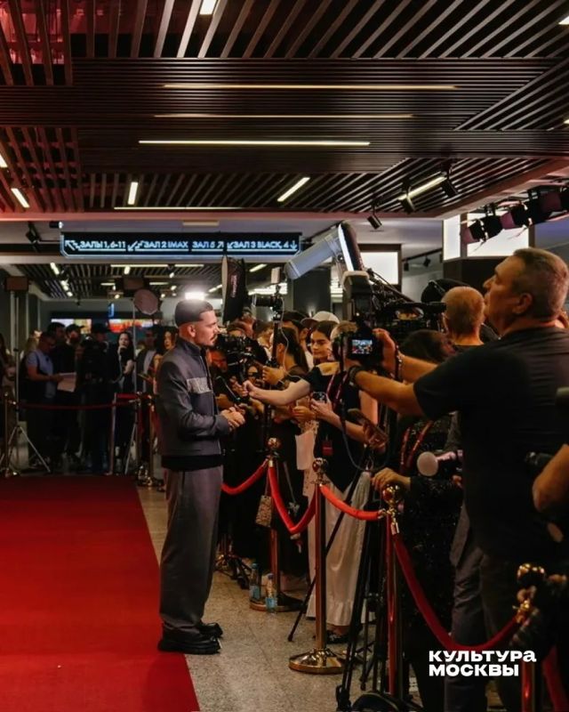 Вчера состоялась премьера одного из самых ожидаемых сериалов «Трудно быть богом», который снимался на площадке Москино Вчера состоялась премьера одного из самых ожидаемых сериалов «Трудно быть богом», который снимался на площадке Москино