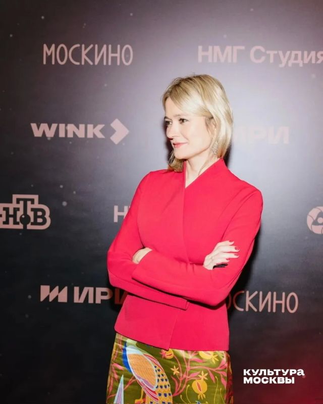 Вчера состоялась премьера одного из самых ожидаемых сериалов «Трудно быть богом», который снимался на площадке Москино Вчера состоялась премьера одного из самых ожидаемых сериалов «Трудно быть богом», который снимался на площадке Москино