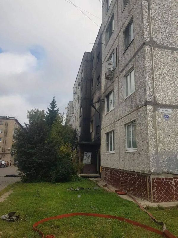 Два беспилотника попали в многоквартирные дома в подмосковных Кубинке и Павловском Посаде, сообщил губернатор региона Андрей Воробьёв Два беспилотника попали в многоквартирные дома в подмосковных Кубинке и Павловском Посаде, сообщил губернатор региона Андрей Воробьёв