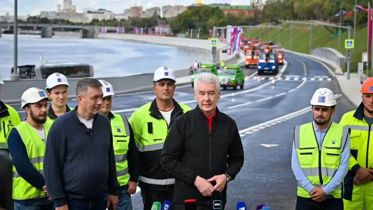 Мэр Москвы Сергей Собянин открыл Крутицкую и первый участок Симоновской набережной Мэр Москвы Сергей Собянин открыл Крутицкую и первый участок Симоновской набережной
