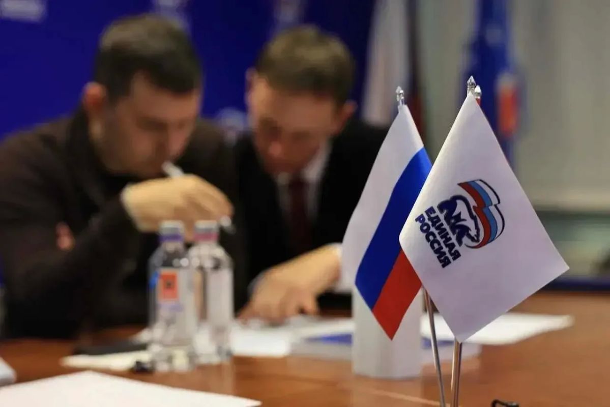 Провёл личный приём граждан в общественной приёмной Единой России Провёл личный приём граждан в общественной приёмной Единой России