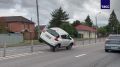 Иномарка повисла на тросовом ограждении на Волоколамском шоссе в Подмосковье