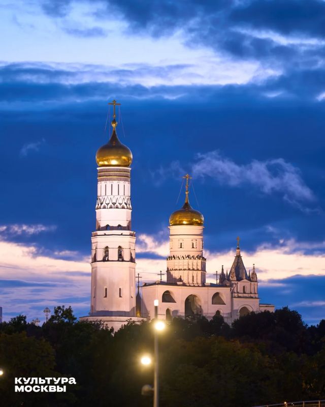 В сердце «Зарядья», под открытым небом Большого амфитеатра магия живого звука В сердце «Зарядья», под открытым небом Большого амфитеатра магия живого звука
