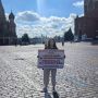 Родителей челябинских двойняшек отпустили после пикета на Красной площади