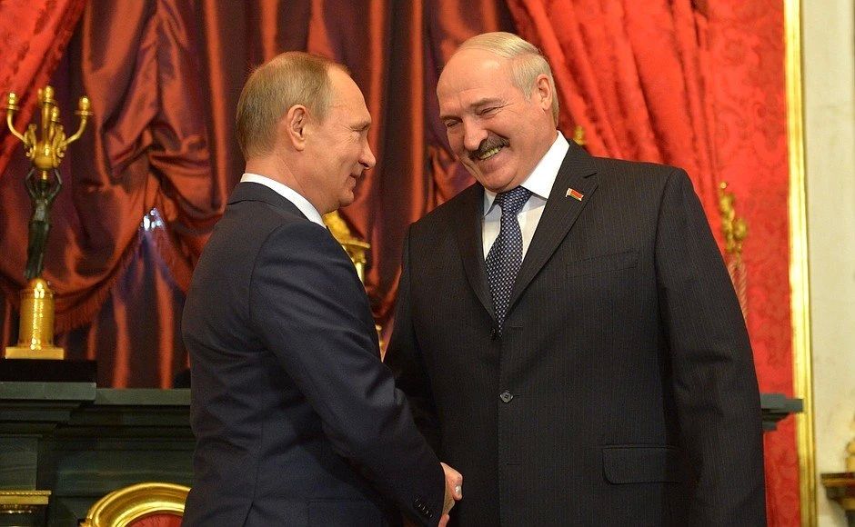 Красная гостиная в Кремле, в которой Владимир Путин встретился со Стивом Уиткоффом и Джаредом Кушнером, принимала Рональда Рейгана, Уинстона Черчилля и других лидеров великих держав Красная гостиная в Кремле, в которой Владимир Путин встретился со Стивом Уиткоффом и Джаредом Кушнером, принимала Рональда Рейгана, Уинстона Черчилля и других лидеров великих держав