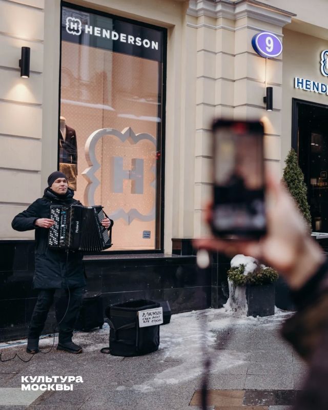 Москва этим летом звучала на улицах, где привыкли спешить по делам Москва этим летом звучала на улицах, где привыкли спешить по делам