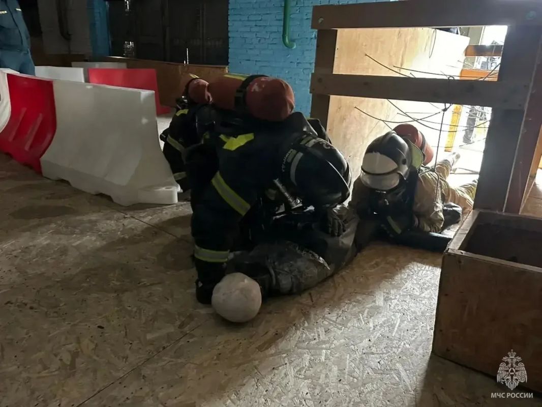 Пожарные Юго-Западного округа столицы отработали поиск и спасение людей в условиях, приближённых к реальным Пожарные Юго-Западного округа столицы отработали поиск и спасение людей в условиях, приближённых к реальным