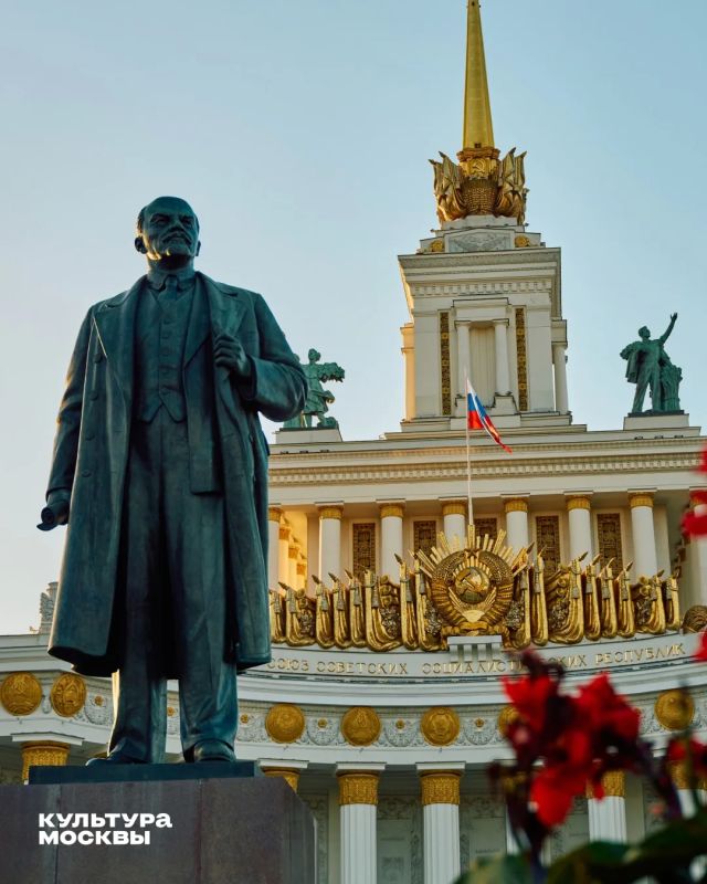 Театр начинается не только на сцене, он начинается на холсте Театр начинается не только на сцене, он начинается на холсте