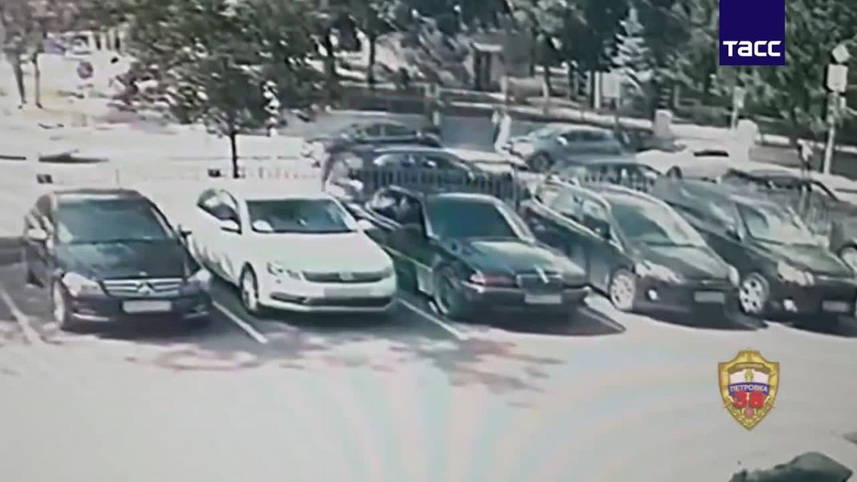 Приезжий украл из припаркованной на Большой Грузинской улице иномарки 90 тысяч рублей, сообщили ТАСС в МВД