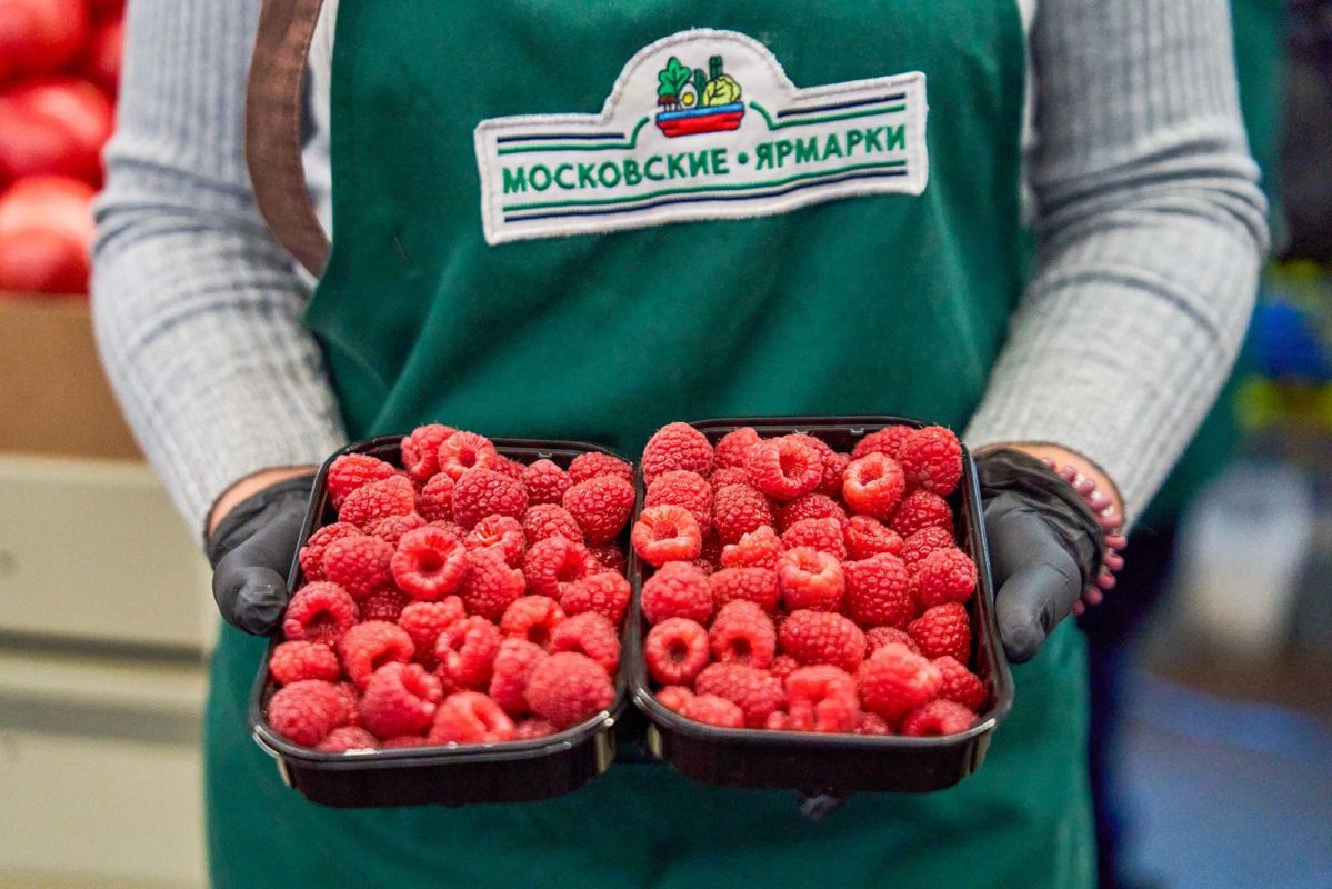 Клубнику и малину можно найти на московских ярмарках и осенью Клубнику и малину можно найти на московских ярмарках и осенью