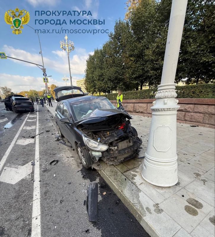 Прокуратура Центрального административного округа взяла под контроль установление обстоятельств дорожной аварии, в результате которой есть пострадавшие