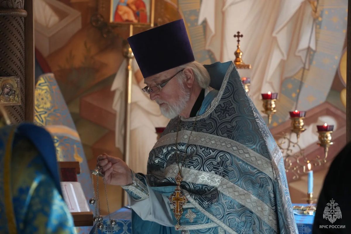 В столичном Главке МЧС России отметили праздник иконы Божией Матери «Неопалимая Купина» В столичном Главке МЧС России отметили праздник иконы Божией Матери «Неопалимая Купина»