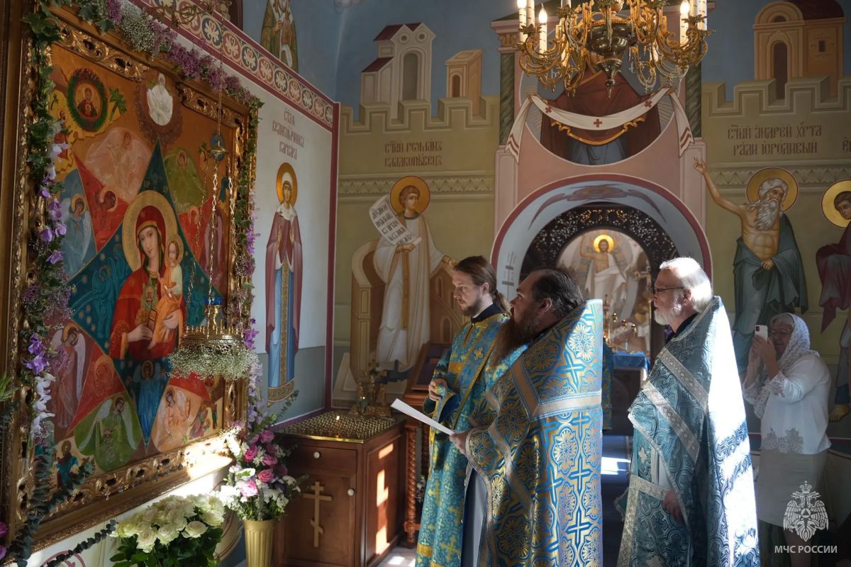 В столичном Главке МЧС России отметили праздник иконы Божией Матери «Неопалимая Купина» В столичном Главке МЧС России отметили праздник иконы Божией Матери «Неопалимая Купина»
