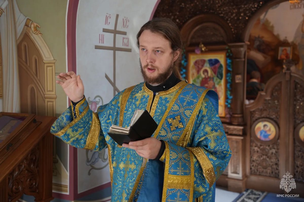 В столичном Главке МЧС России отметили праздник иконы Божией Матери «Неопалимая Купина» В столичном Главке МЧС России отметили праздник иконы Божией Матери «Неопалимая Купина»