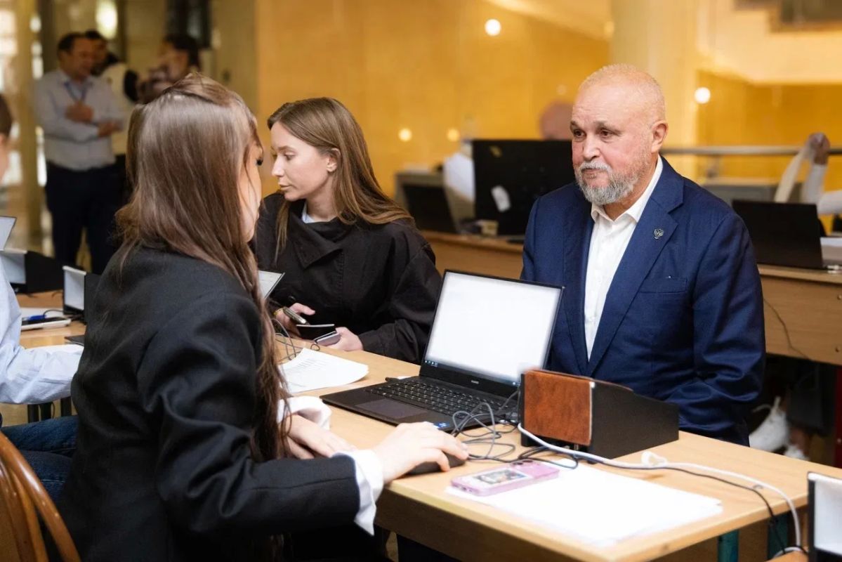 Сергей Цивилев принял участие в голосовании на выборах в Госдуму Сергей Цивилев принял участие в голосовании на выборах в Госдуму