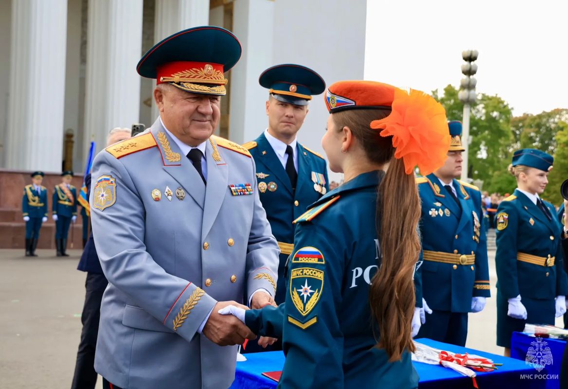 В Москве первокурсники Академии ГПС МЧС России приняли Присягу В Москве первокурсники Академии ГПС МЧС России приняли Присягу