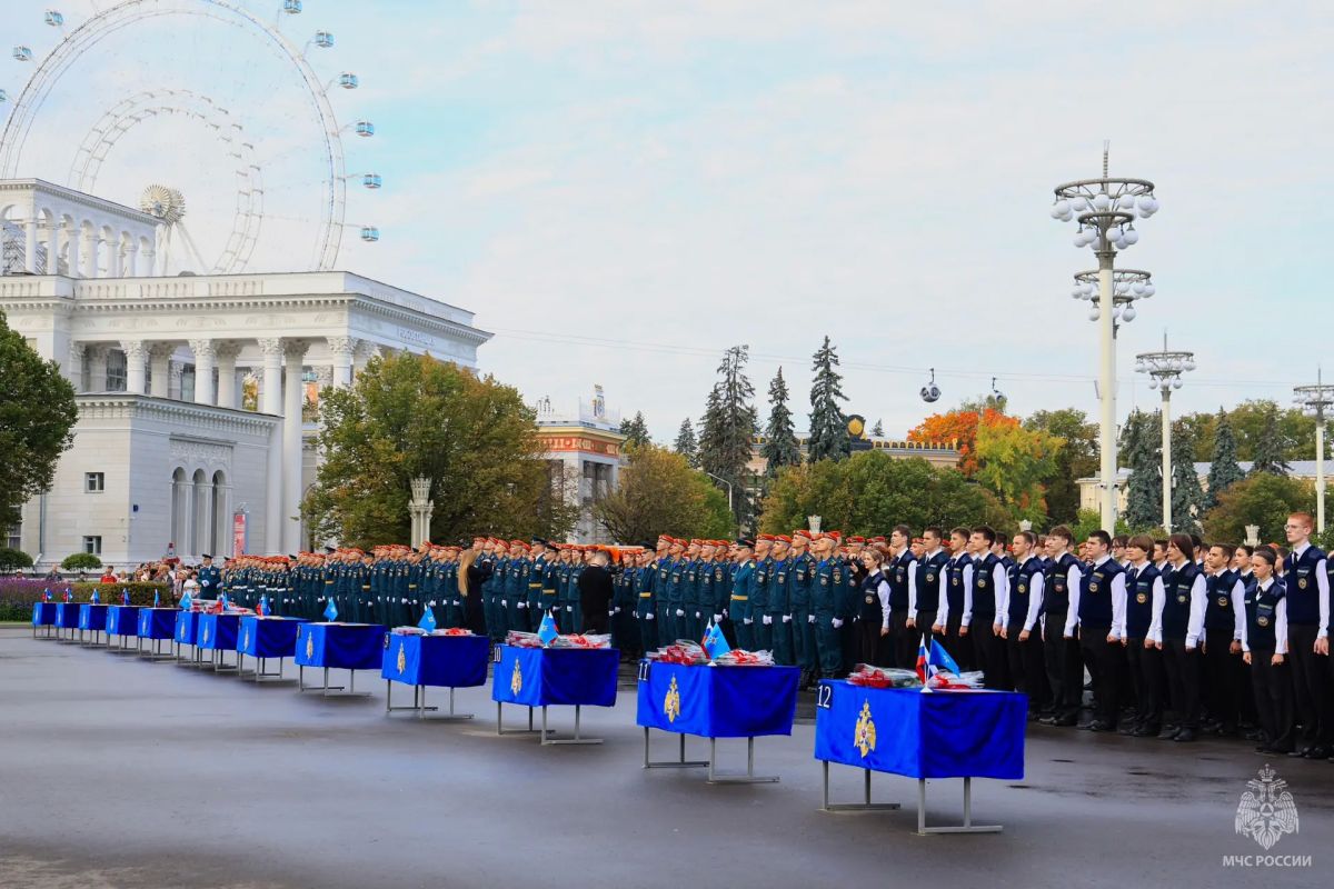 В Москве первокурсники Академии ГПС МЧС России приняли Присягу В Москве первокурсники Академии ГПС МЧС России приняли Присягу